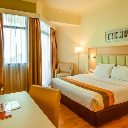 Hotel Sentral Seaview @ ​Beachfront Tanjung Bungah  Exterior foto