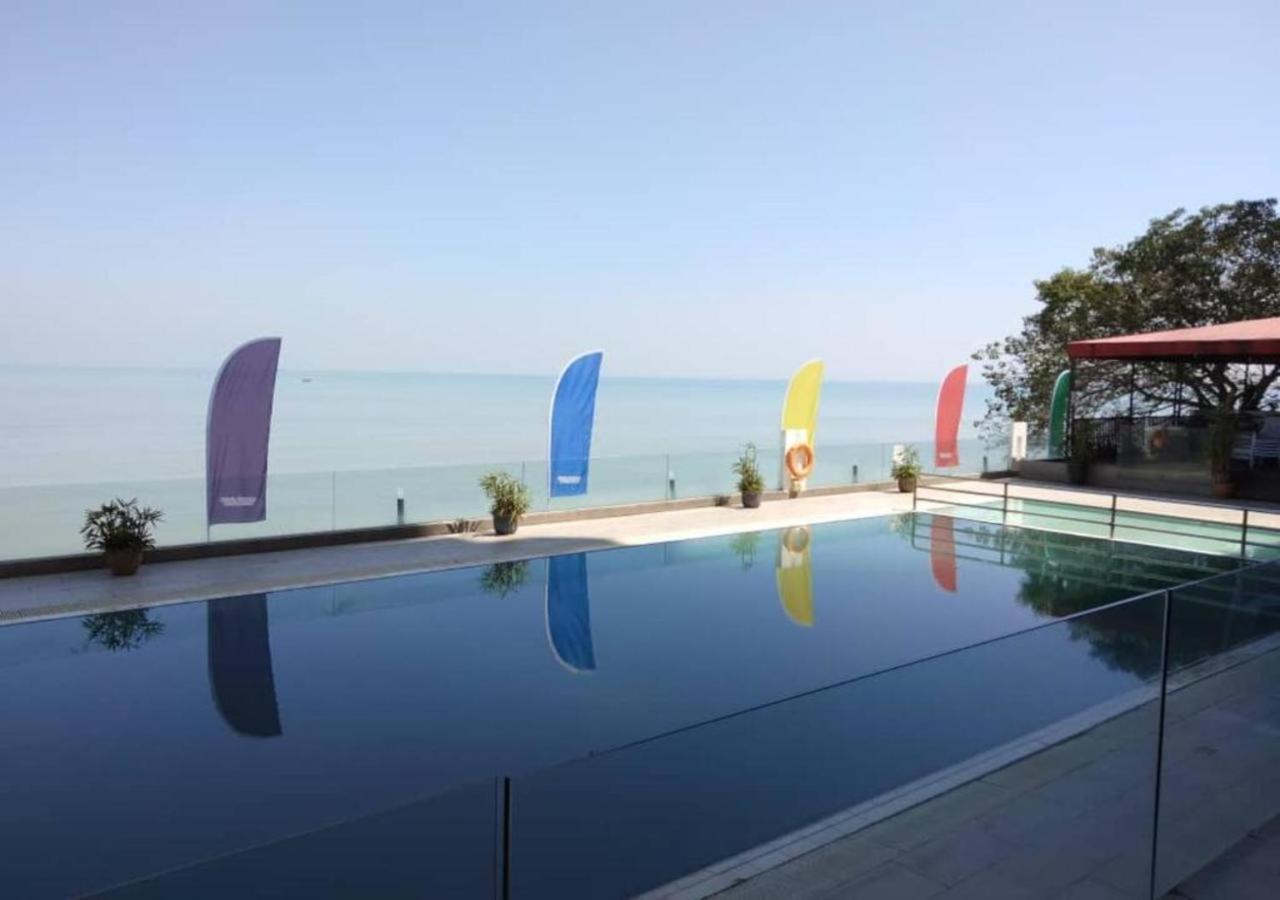 Hotel Sentral Seaview @ ​Beachfront Tanjung Bungah  Exterior foto