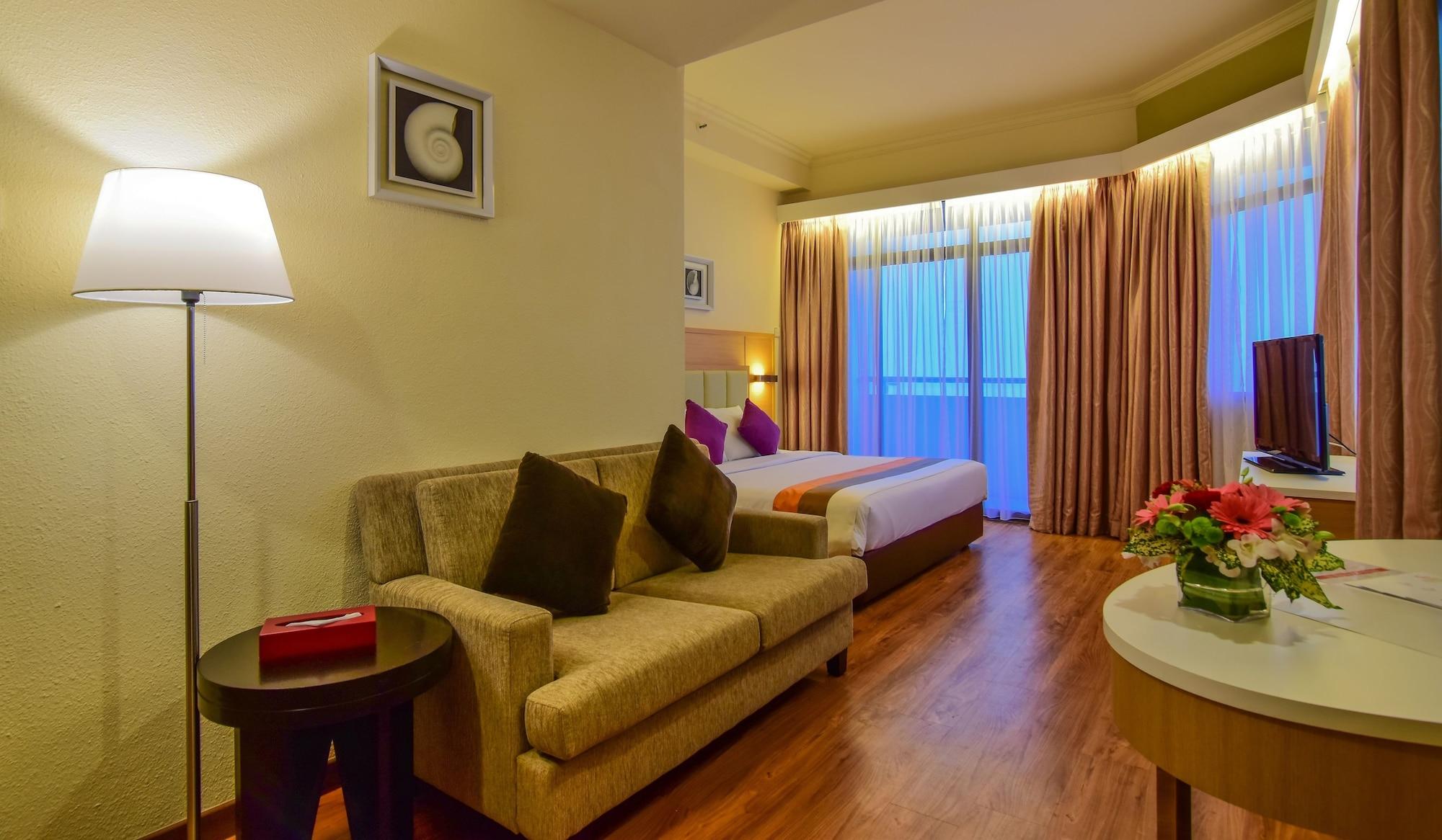 Hotel Sentral Seaview @ ​Beachfront Tanjung Bungah  Exterior foto