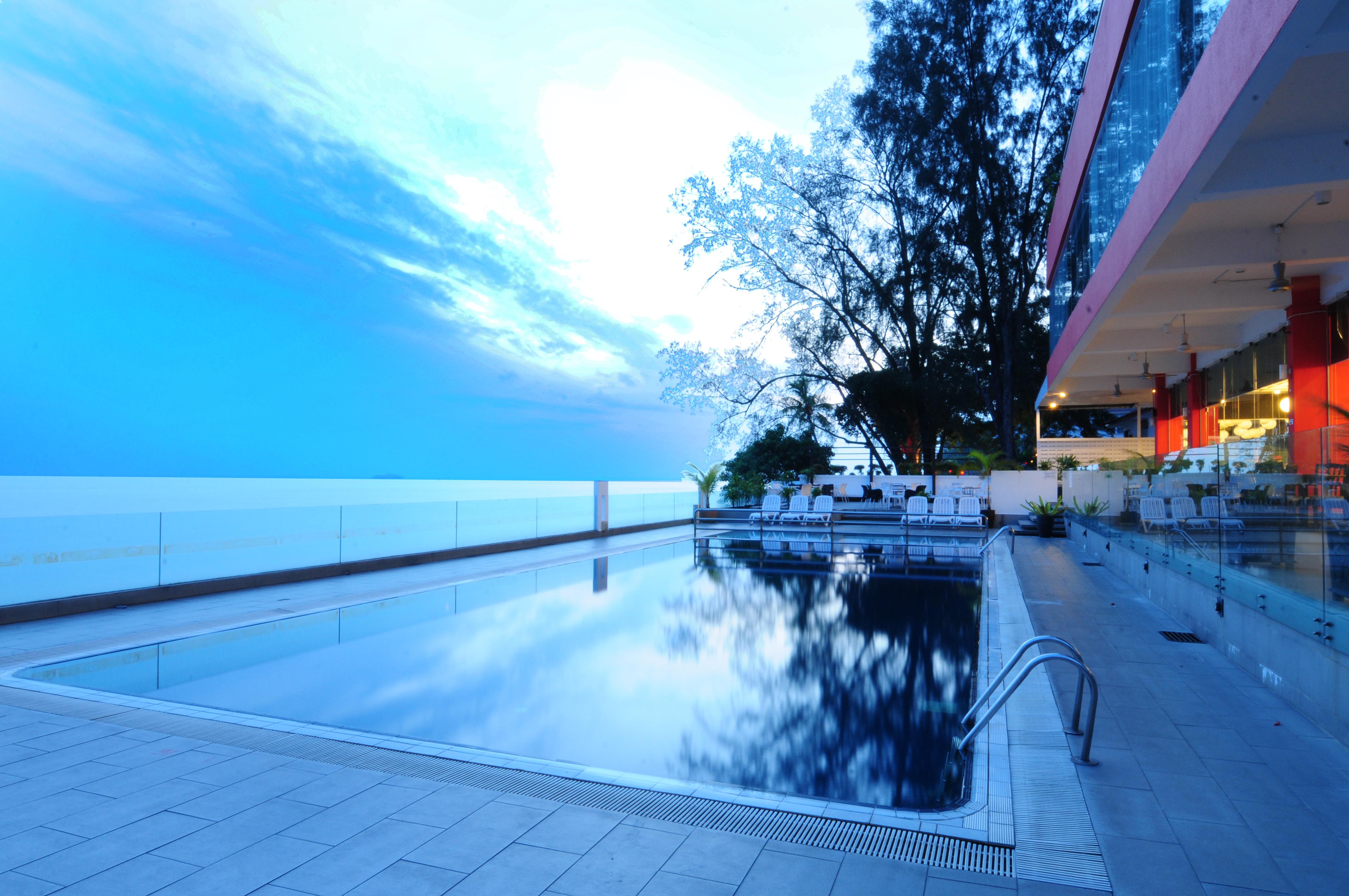 Hotel Sentral Seaview @ ​Beachfront Tanjung Bungah  Exterior foto