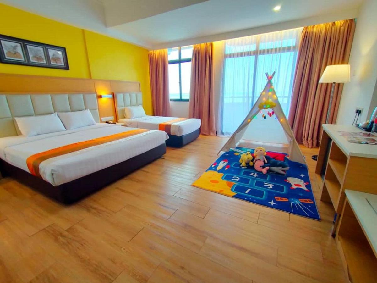 Hotel Sentral Seaview @ ​Beachfront Tanjung Bungah  Exterior foto