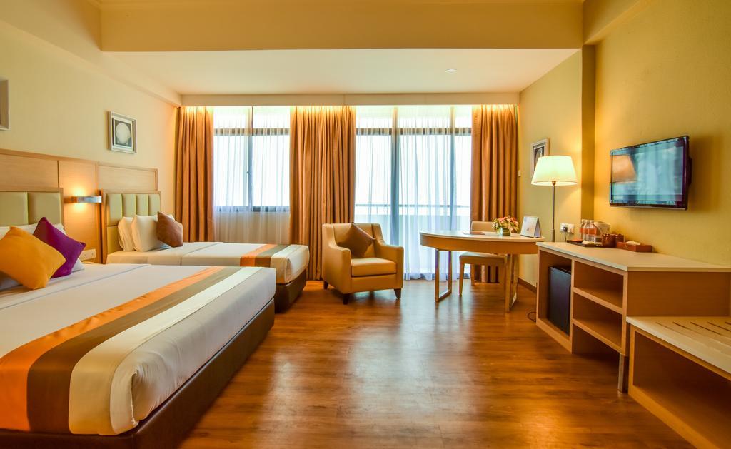 Hotel Sentral Seaview @ ​Beachfront Tanjung Bungah  Exterior foto