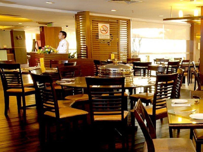 Hotel Sentral Seaview @ ​Beachfront Tanjung Bungah  Exterior foto