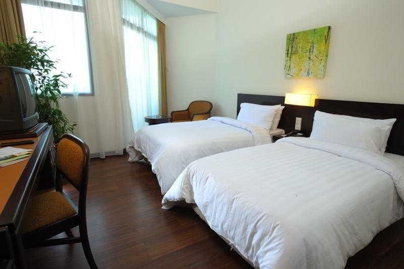 Hotel Sentral Seaview @ ​Beachfront Tanjung Bungah  Exterior foto