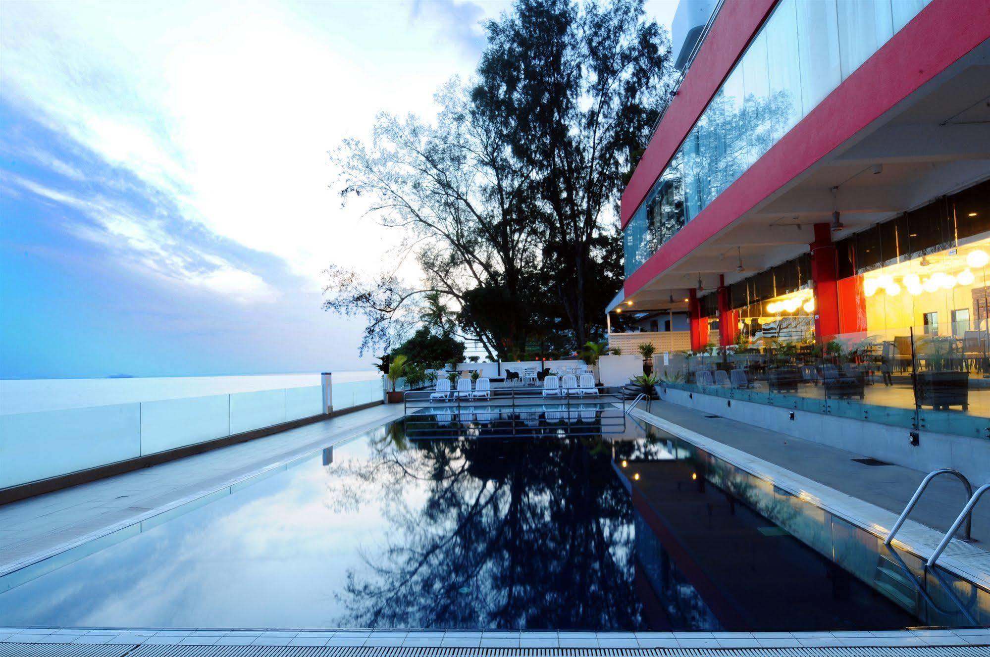 Hotel Sentral Seaview @ ​Beachfront Tanjung Bungah  Exterior foto