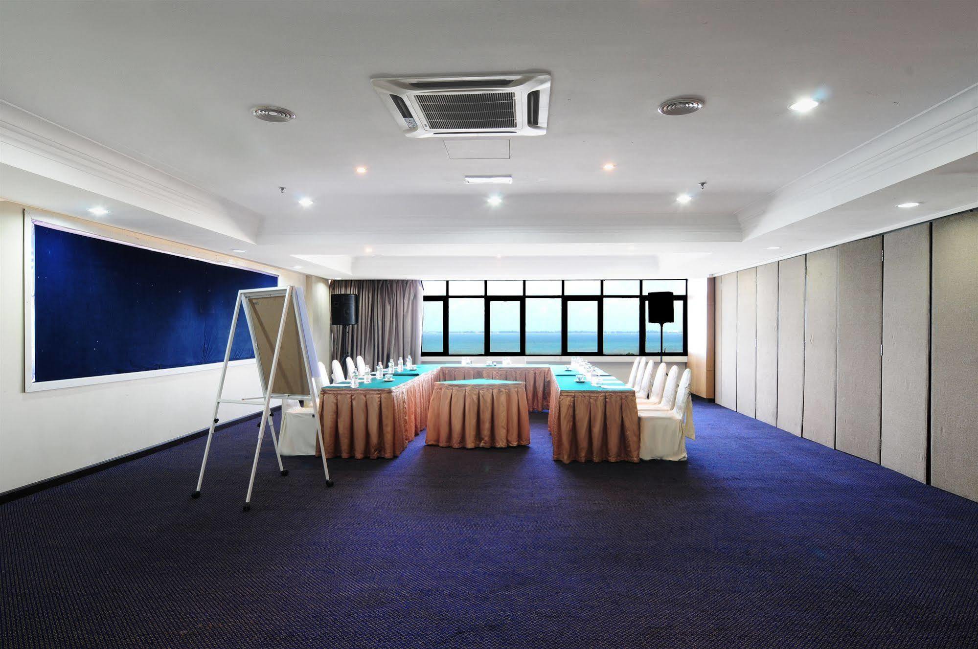 Hotel Sentral Seaview @ ​Beachfront Tanjung Bungah  Exterior foto