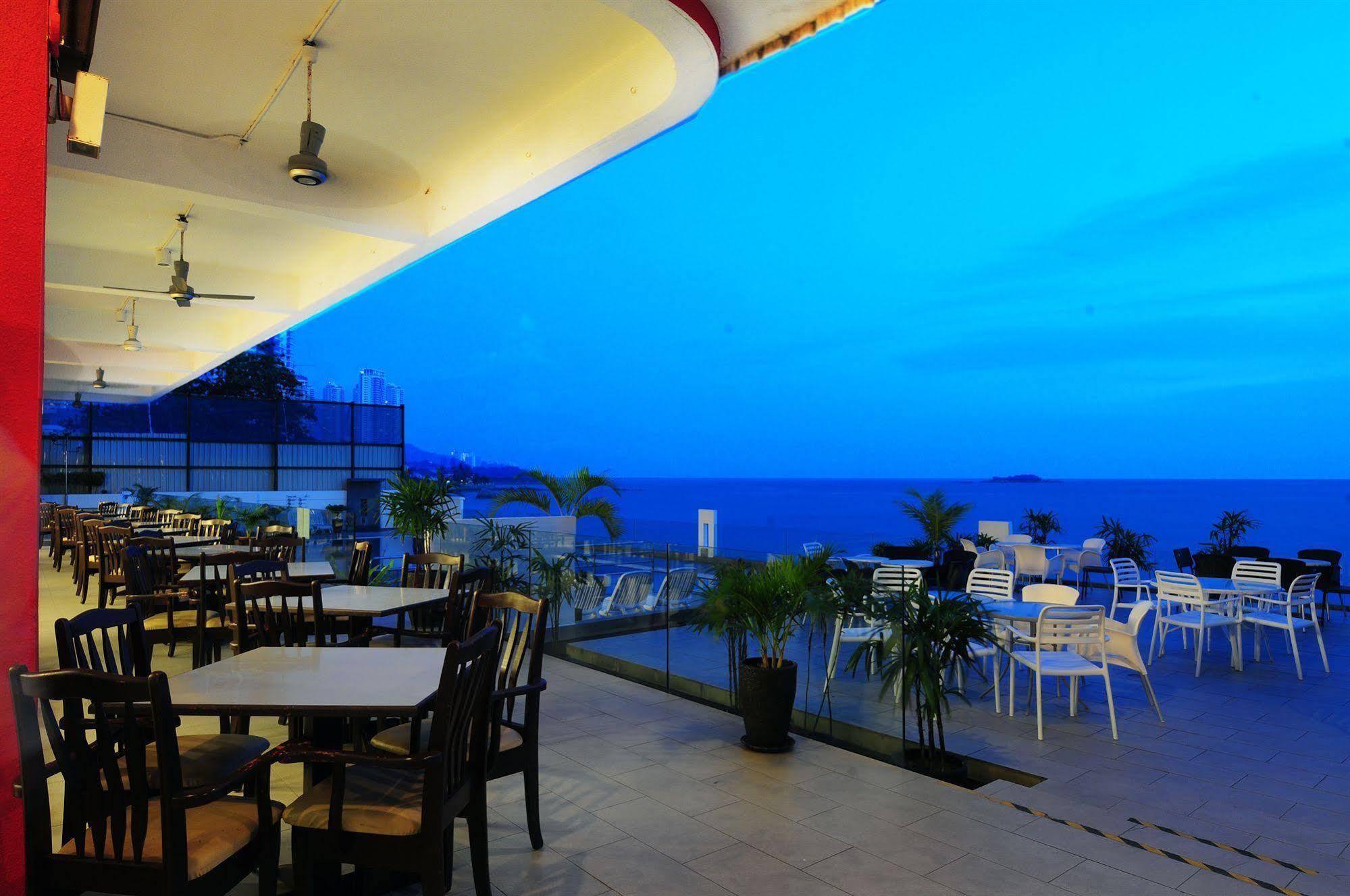 Hotel Sentral Seaview @ ​Beachfront Tanjung Bungah  Exterior foto